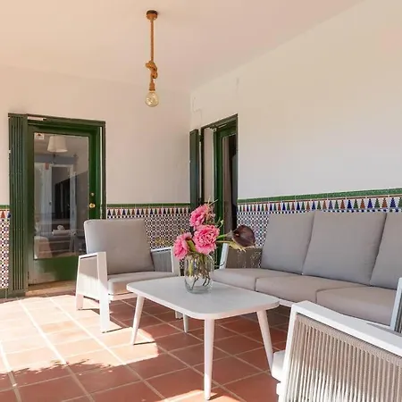Tres Almendros Villa *